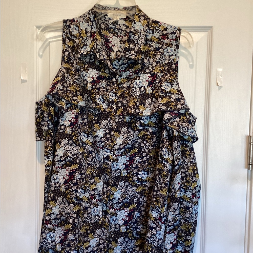 Floral cold shoulder top with sleeves